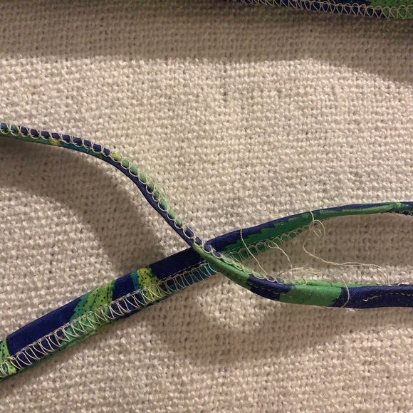 Very cute hooded glitter pot-leaf rave top! One Size, I wear M/L. - Picture 3 of 5